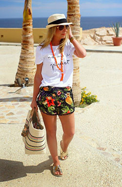 Beach Outfit Ideas To Wear This Summer: Beach Vacation Outfits,  Resort wear  