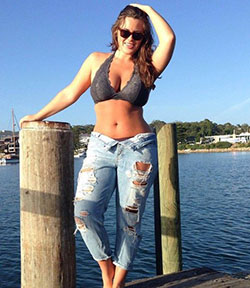 Curvy fit woman: Ripped Jeans,  Slim-Fit Pants,  Plus-Size Model,  Hot Thick Girls,  Iskra Lawrence  