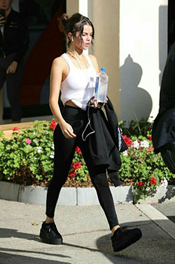 Cute And Sporty Outfits For Summer: Los Angeles,  Selena Gomez,  Justin Bieber,  Casual Sporty Outfits  