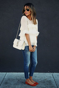 Casual Denim Outfits Jeans For College: Slim-Fit Pants,  Ballet flat,  College Outfit Ideas  