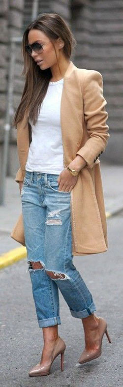 Blue jeans camel coat: Casual Winter Outfit,  winter outfits,  Jean jacket,  Trench coat,  Polo coat,  Camel coat,  Wool Coat,  Burberry Trench,  Brown Coat  