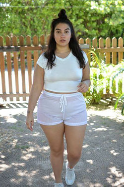 Best Summer Thick Girl Wear: Crop top,  Plus size outfit,  Plus-Size Model,  Nike Huarache,  Nadia Aboulhosn,  Hot Thick Girls  