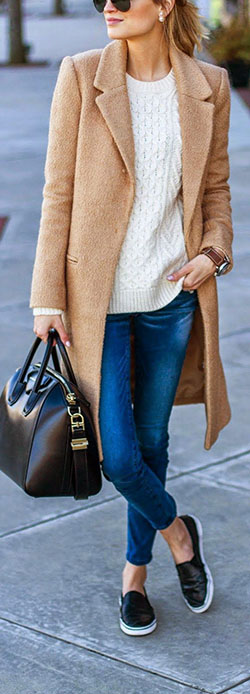 Camel coat outfit: Casual Winter Outfit,  winter outfits,  Trench coat,  Polo coat,  Camel coat,  Wool Coat,  Duffel coat,  Burberry Trench,  Brown Coat  