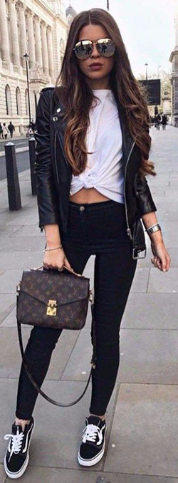 Outfits con jeans: Black Jeans Outfit,  winter outfits,  Leather jacket,  Slim-Fit Pants  