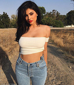Kylie jenner top: Kylie Jenner,  Crop top,  Kendall Jenner,  High waist jeans outfit,  Television show  