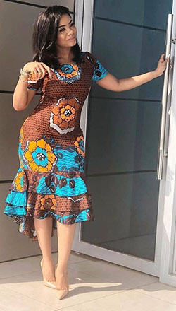 Ankara dresses 2019, Aso ebi, Aangeknipte mouw: Aso ebi,  Traditional African Outfits,  Ankara Short Gown  