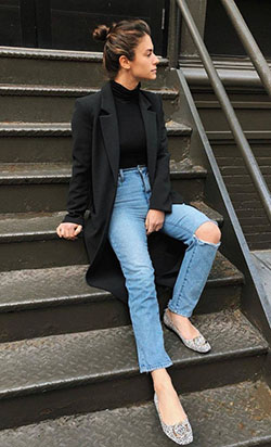 trendy office outfit idea with a blazer: 