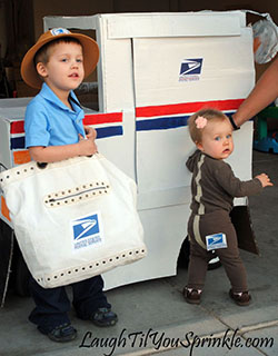 Mailman family costume: Halloween costume,  Helpers Day Outfits,  Birthday cake  