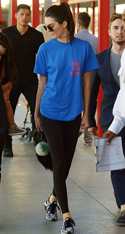 Kendall jenner oversized t shirt: Kylie Jenner,  Kendall Jenner,  Kris Jenner,  T-Shirt Outfit,  Legging Outfits  