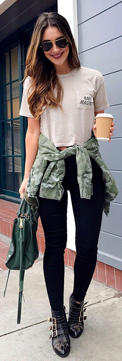 Jaqueta camuflada amarrada na cintura: Crop top,  Legging Outfits  