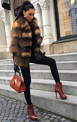 Outfit With Combine Brown Ankle Boots And Black Leggings: winter outfits,  Fur clothing,  Polo neck,  Fake fur  