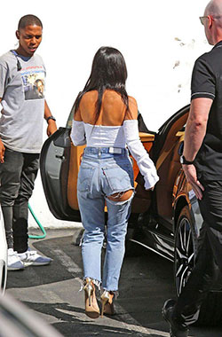 Kourtney kardashian Butt Rip Jeans Outfit: Ripped Jeans,  Los Angeles,  Kourtney Kardashian,  Mom jeans  