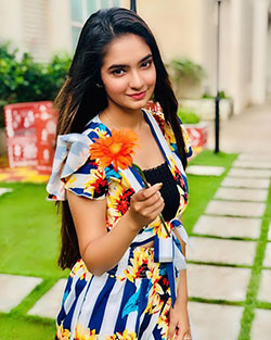 Anushka Sen In Beautiful Floral Dress: Anushka Sen  