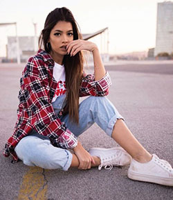Outfits With Flannel Shirt For Women: shirts,  Flannel Shirt Outfits,  Plaid Shirt,  Lumberjack shirt  