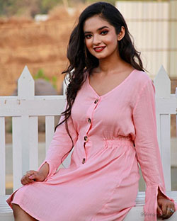 Anushka Sen Looking Gorgeous In Pink Dress: Anushka Sen,  Katrina Kaif  