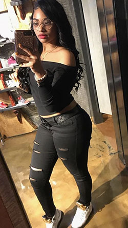 Great curvy teen in ripped jeans: Ripped Jeans,  Black Ripped Jeans Outfits  