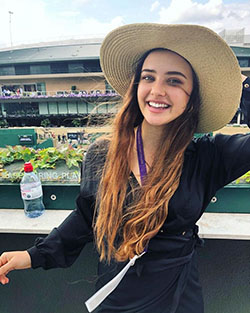 Check these nice pics of Katherine Langford 2019: Television show,  Katherine Langford,  Hannah Baker,  Love  