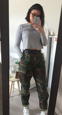 Military Look For Girls, Lapel pin, Cargo pants: cargo pants,  Lapel pin,  DE MODA,  Military camouflage,  Military Outfit Ideas,  Printed Pants  