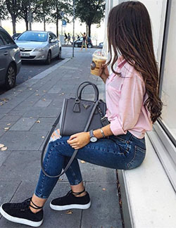 Comfy Outfits For Everyday College Look: High waist jeans outfit,  Casual Outfits,  College Outfit Ideas  