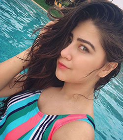 Instagram Selfie Aditi Bhatia: Television show,  Pankti Sharma,  Aditi Bhatia,  Erica Fernandes,  Selfie Poses For Girls  