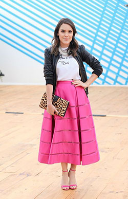 25th Birthday Party Outfit Ideas for Girls | Black Leather Jacket and Pink Midi Skirt Outfit: Fashion show,  Saia Longa,  Pink Outfits Ideas  