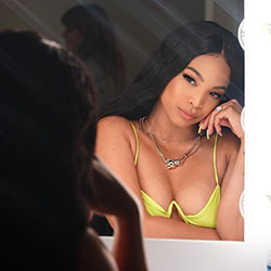 Aliya Janell Selfie: Fashion Nova,  Aliya Janell  