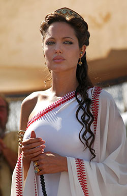 Angelina Jolie In White Saree: Hollywood Celebrities In Saree,  Angelina Jolie,  Hot Girls In Saree  