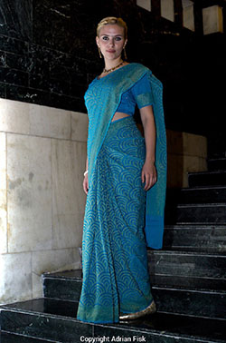 Scarlett Johansson In Saree: Paris Hilton,  Scarlett Johansson,  Hollywood Celebrities In Saree,  Hot Girls In Saree  