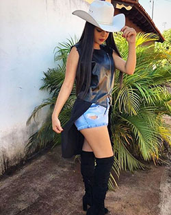 Stylish Cowgirl Outfit With Hat: Cowgirl Outfits,  cowgirl shorts  