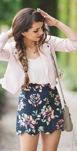 Super classy and stylish floral outfits, Floral design: Skater Skirt,  Floral design,  Floral Skirt,  Monday Outfit Ideas  