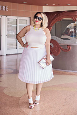 Best Curvy Outfit Ideas and Style Advice: Hot Plus Size Model  