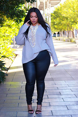 Best Outfits With Leggings For Curvy Girls: winter outfits,  Plus size outfit,  Legging Outfits  