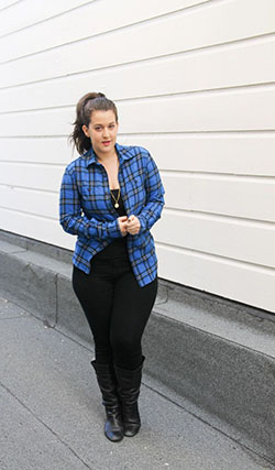 Plus Size Legging Outfits With Flannel Shirt: Legging Outfits,  Plaid Shirt,  Blue shirt  