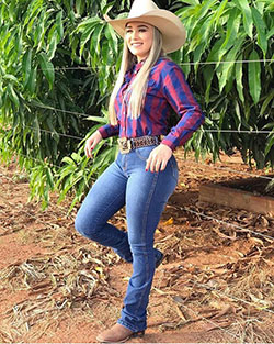 Traditional Mexican Cowgirl Outfits: cowgirl hat  