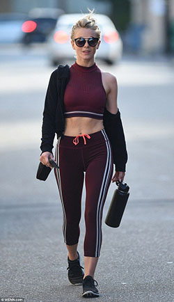 Jogging Outfit | Running Outfits Women's, Los Angeles, Fitness Centre: Los Angeles,  Fitness Model,  Julianne Hough,  Running Outfits,  Street Style  