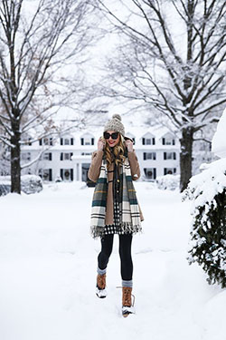 Stylish and classic winter snow outfit 2018, Winter clothing: winter outfits,  Snow boot,  Snow Outfits  