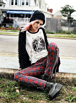 Female edgy punk outfits: Grunge fashion,  Punk subculture,  Punk rock,  Gothic fashion,  Punk Style  