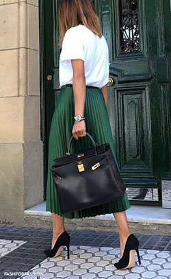 Green pleated skirt outfit, Casual wear: Business casual,  Skirt Outfits,  Street Style,  Casual Outfits,  Pleated Skirt  