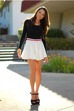 Black top and white skirt: Crop top,  Skater Skirt,  Skirt Outfits,  Short Skirts,  Board Skirt,  Mini Skirt,  Sand Top  