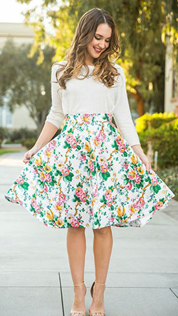 Vestidos cortos con faldas floreadas: High-Heeled Shoe,  Skirt Outfits,  Floral design,  Stiletto heel,  Floral Skirt,  Fashion week  