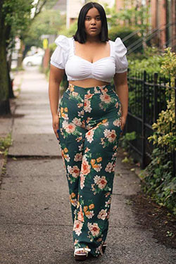 Summer outfit ideas for plus size ladies: Plus size outfit,  Ripped Jeans,  Plus-Size Model  
