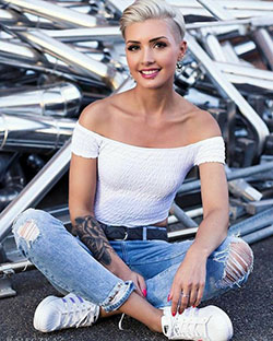Stylish Ripped Jeans for School: Hairstyle Ideas,  Short hair,  Pixie cut,  Jeans Outfit  