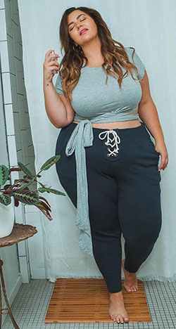Chubby girls in sweatpants, Nadia Aboulhosn: Plus size outfit,  Plus-Size Model,  Nadia Aboulhosn,  Chubby Girl attire  