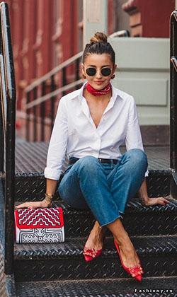 Mom fit jeans outfit 2019, Mom jeans: Mom jeans,  Red Shoes Outfits  