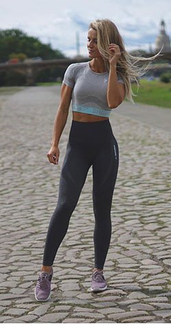 HeiÃŸe frauen in leggings: Sports bra,  Yoga pants,  Gymshark Ltd,  fashion goals,  Gym Outfit  