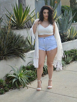 Outfit ideas 2019 plus size, Nadia Aboulhosn: Plus size outfit,  Plus-Size Model,  Nadia Aboulhosn  