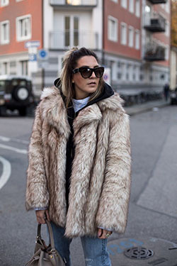 Just have a look at these perfect fur clothing, Jaqueta Em Sarja: Fur clothing,  Fake fur,  Fur Coat Outfit  