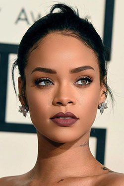 Best makeup looks for brown skin: Dark skin,  Eye Shadow,  Lip gloss,  Makeup Geek,  facial makeup,  Rihanna Best Looks  