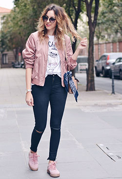 Outfit con tenis rosas, Casual wear: Sports shoes,  Casual Outfits,  Jacket Outfits  
