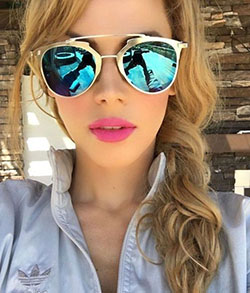 Cute women sunglasses: Street Style,  Sunglasses  